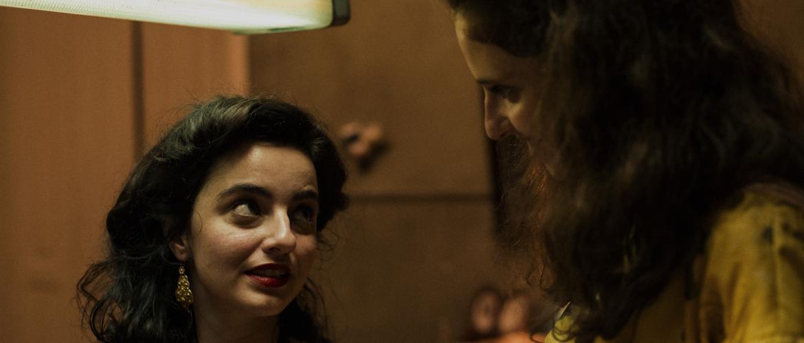 dos mujeres hablando