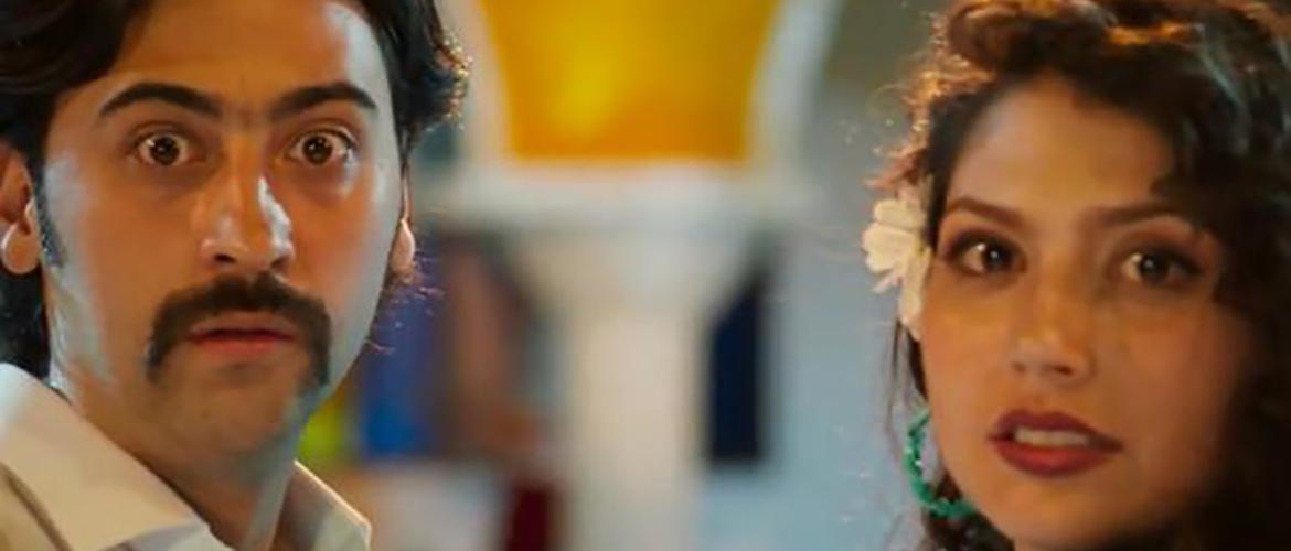 Hombre y mujer mirando sorprendido