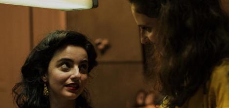 dos mujeres hablando