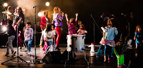 Niños en concierto musical 