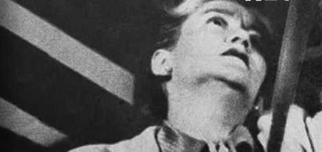 Mujer con cinta de carrete