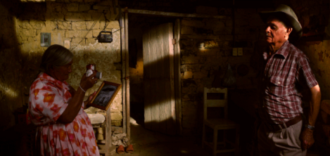 Personas mayores con una cámara de foto 