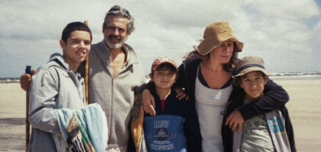 Familia posando para una foto