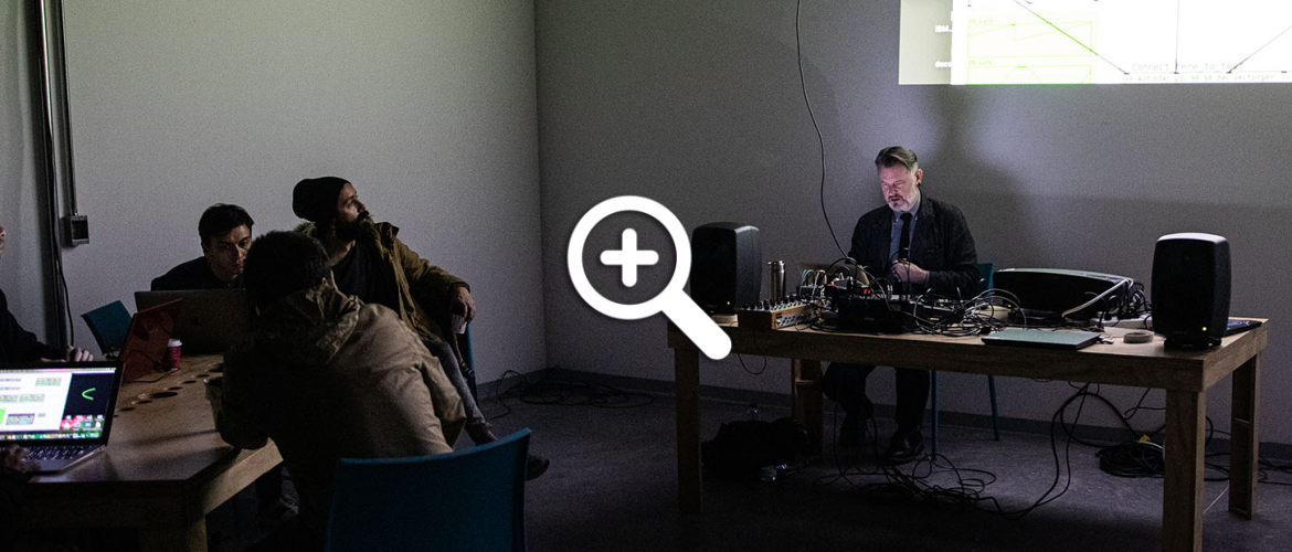 Taller Síntesis vectorial a cargo de Derek Holzer