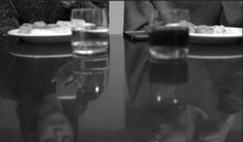 Fotogramas de espejos y ventanas en Limonada limonada ( Juan Pablo Heilbron,2020)